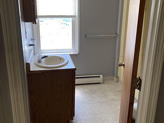 3rd image of 3 Highland Ave APT 4