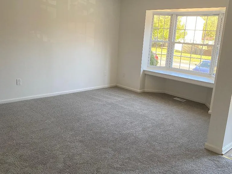 812 Tilghman Dr — Photo 2
