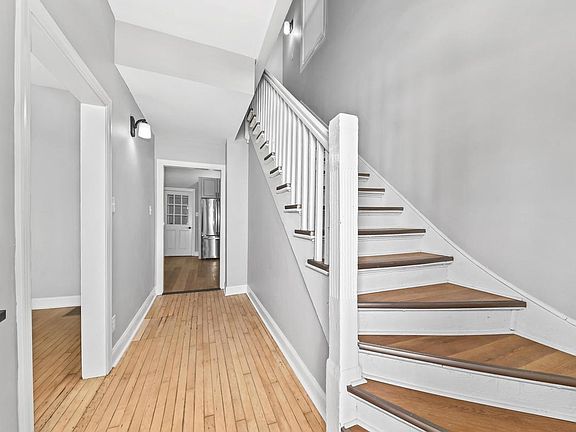 4th image of 107 W Brown STREET