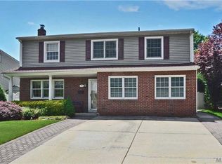 48 W Lane Dr, Plainview, NY 11803