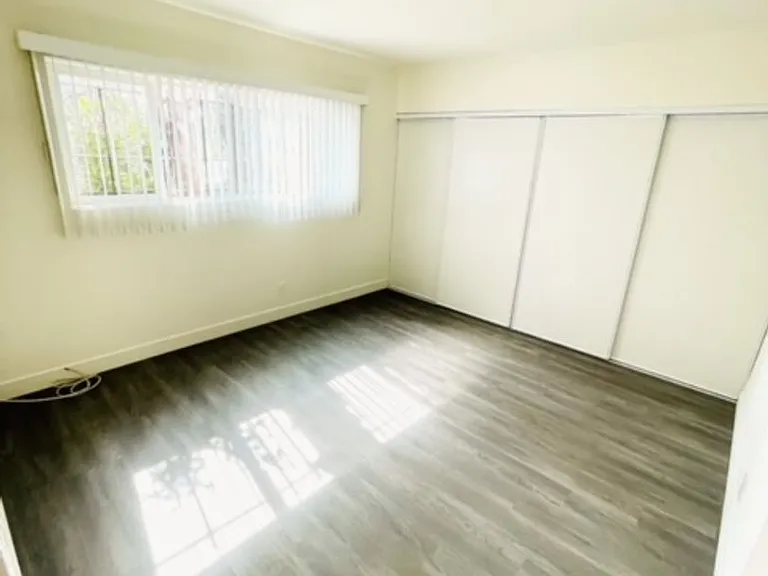 405 N Marengo Ave — Photo 13