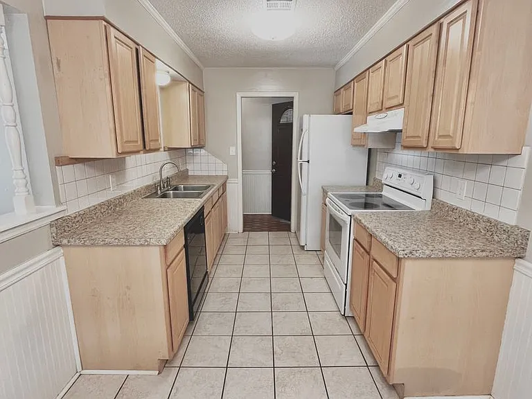 2124 Allenhurst St — Photo 18