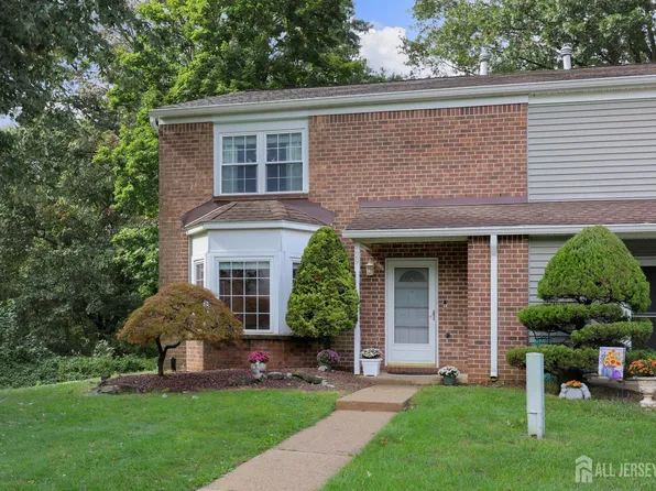 29 Cloister Ct, Old Bridge, NJ 08857