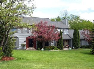 15550 Shamrock Ln, Brookfield, WI 53005