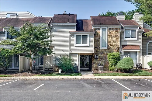 1068 Schmidt Ln Photo 1