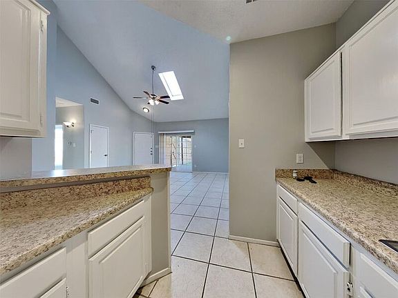 3rd image of 1395 Chinaberry Dr