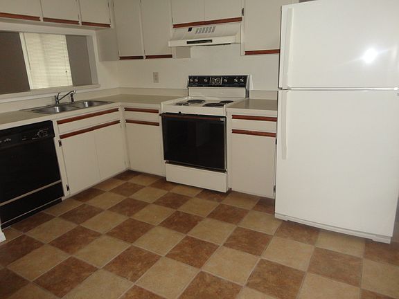 2nd image of 818 Heather Glen Cir