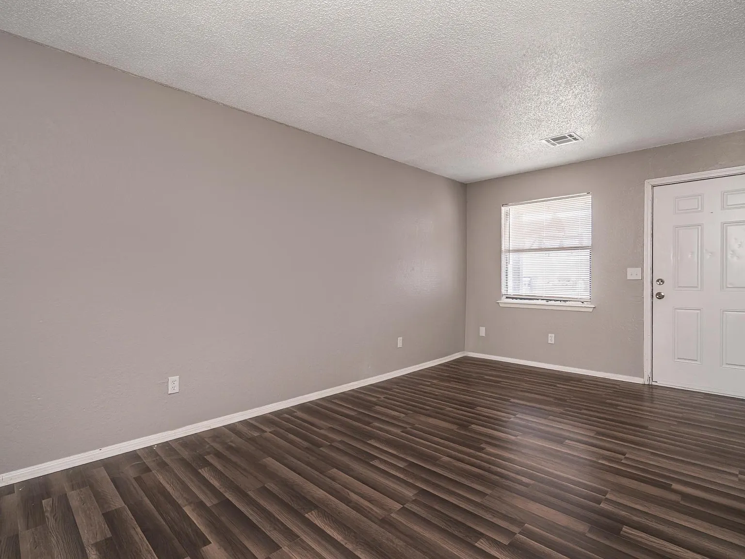 2 bed, 965 sqft, $925 — Photo 4