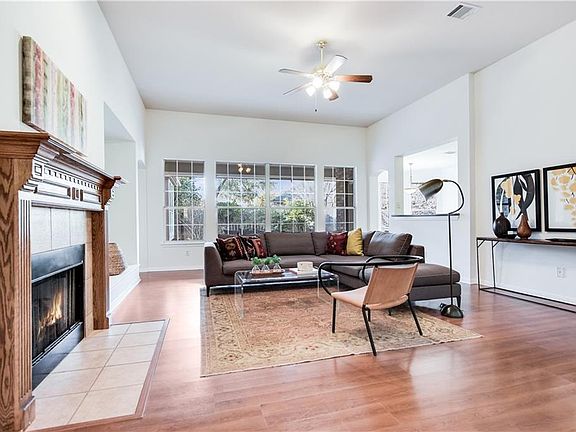2nd image of 3122 Montwood Trl