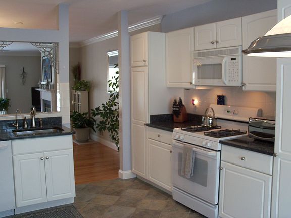 Updated Kitchen/Gas Stove