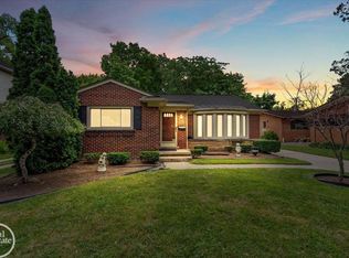 75 Lodewyck Ave, Mount Clemens, MI 48043
