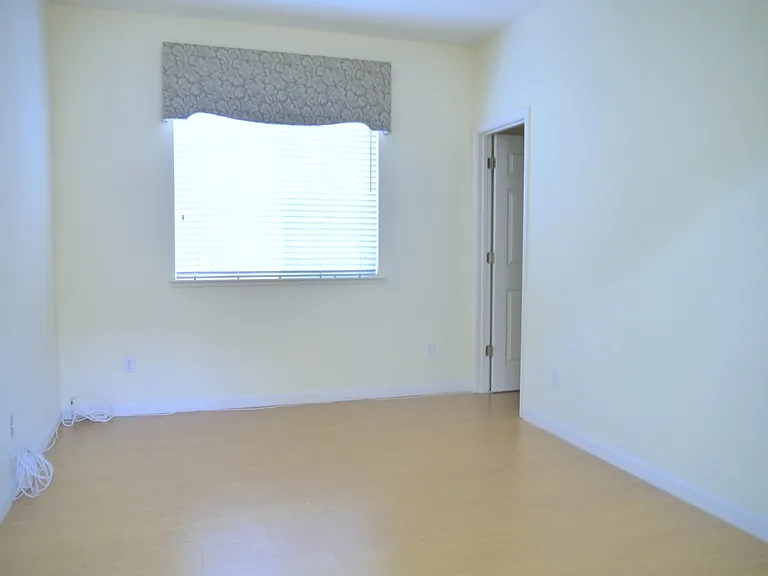 2442 Colby Ct — Photo 2
