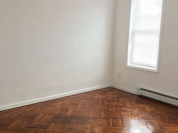 3rd image of 135 E 31st St Floor 1