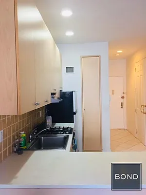 Rented by Bond New York | media 5