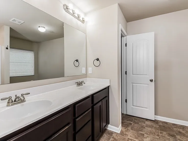 217 Jefferson Ave — Photo 13