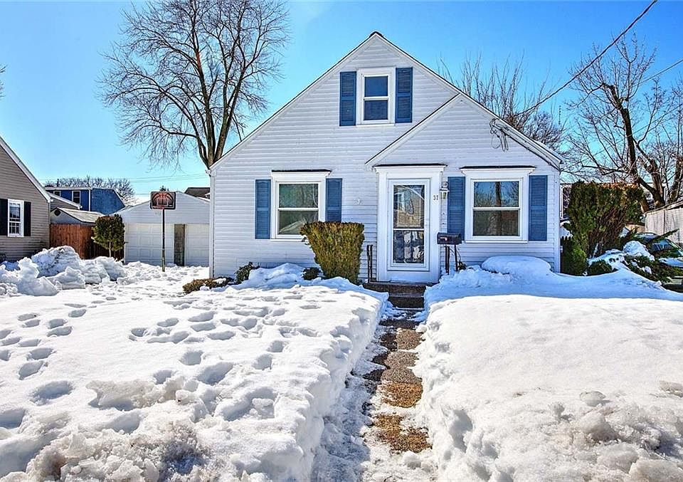 1st image of 37 Larchmere Dr E