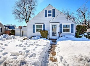 37 Larchmere Dr E, Rumford, RI 02916