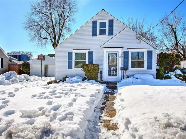 37 Larchmere Dr E, Rumford, RI 02916