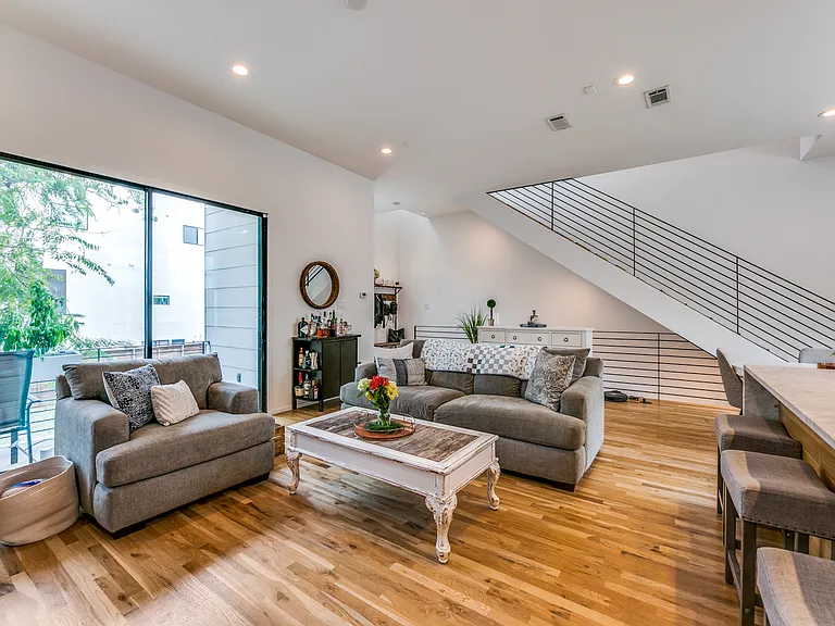 1839 Summit Ave #3 — Photo 8