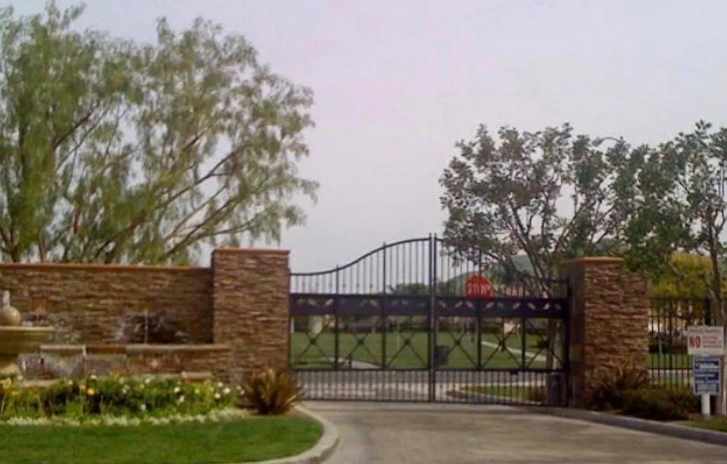 4 bed, 2586 sqft, $5,800 — Photo 2