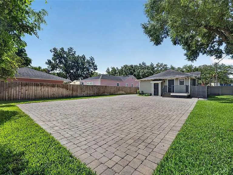 1225 E Amelia St — Photo 28