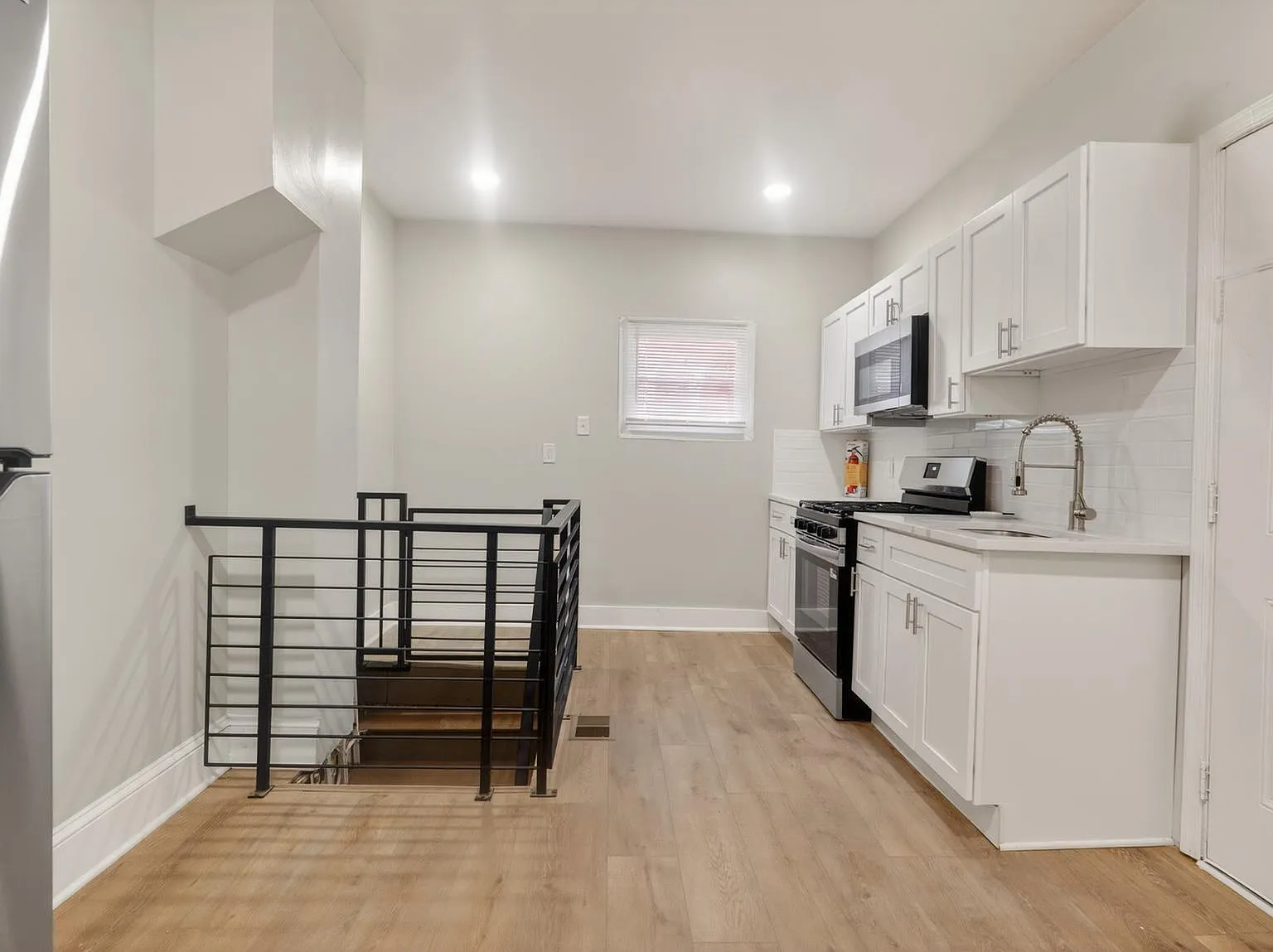 4 bed, 1.5 bath, 1260 sqft, $2,050 — Photo 3