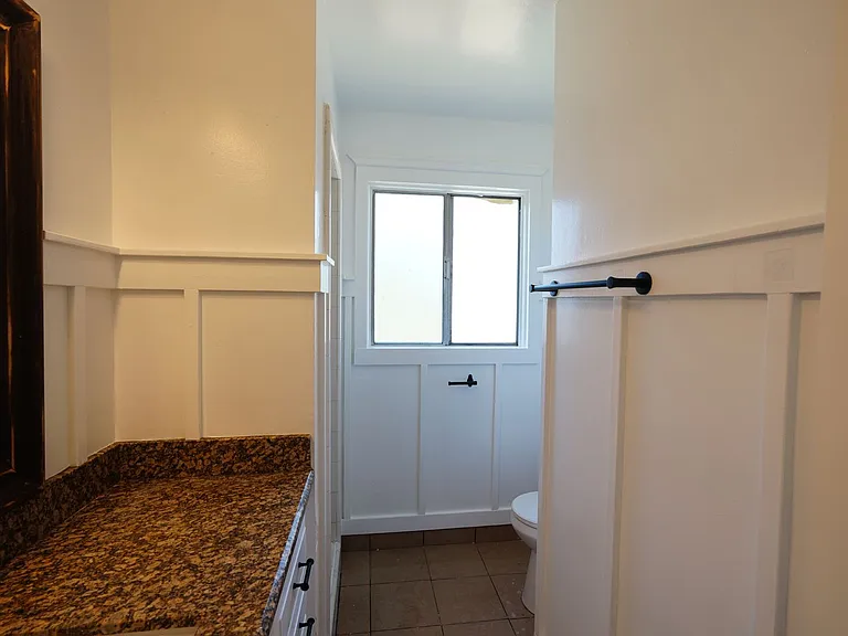 719 Esther Way — Photo 28