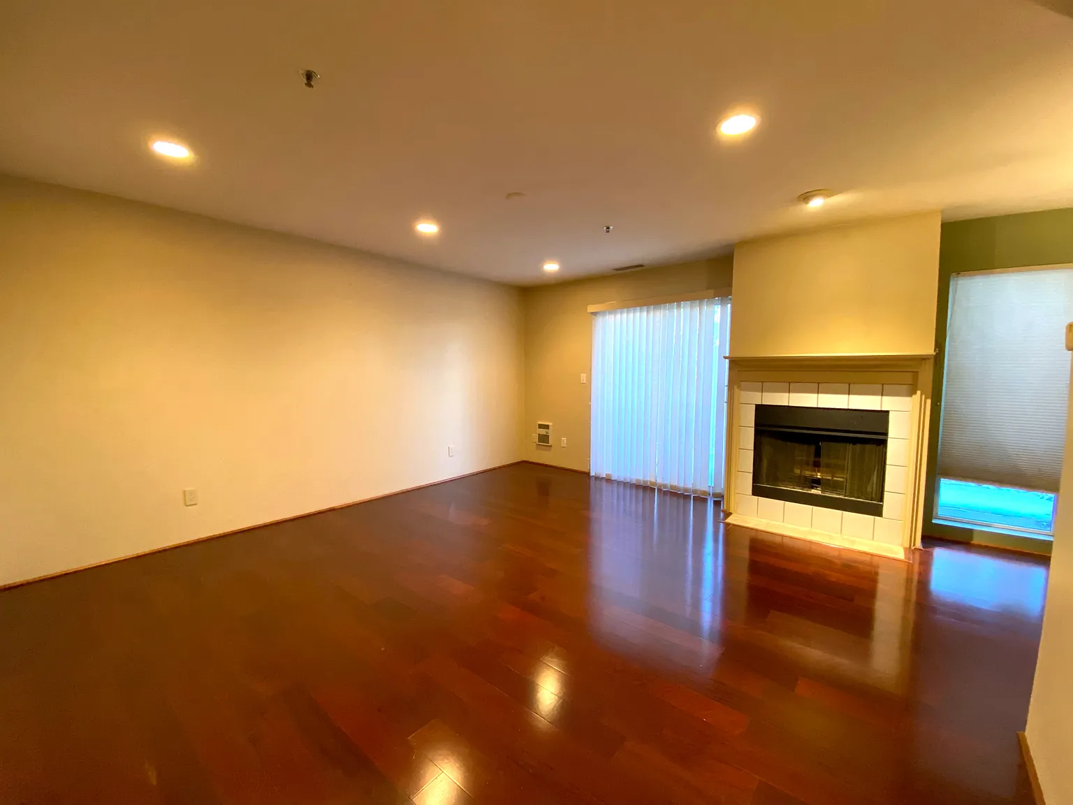 2 bed, 944 sqft, $2,750 — Photo 4