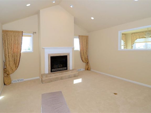 3rd image of 2703 Ironwood Dr #16