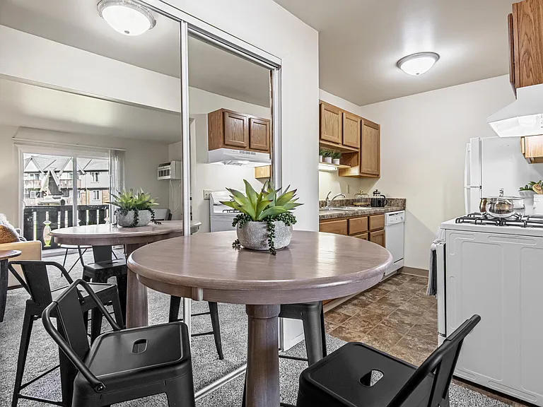 Creekwood Apartments Kitchen