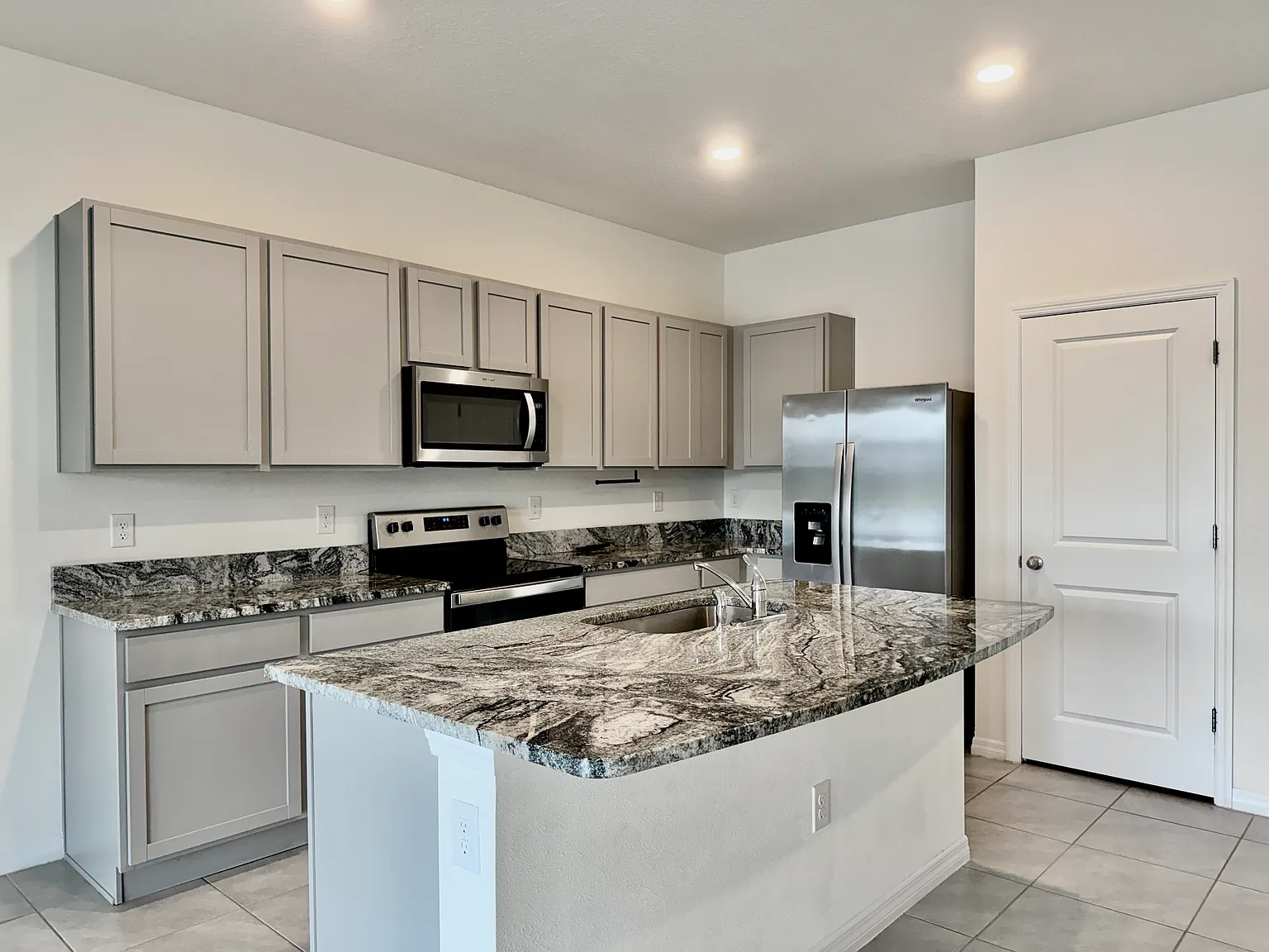 3 bed, 2.5 bath, 1673 sqft, $2,300 — Photo 4