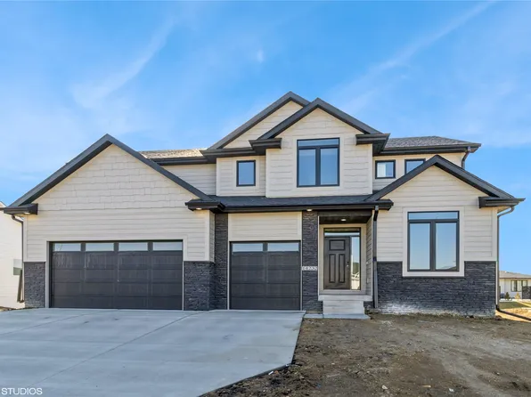14232 N Valley Dr, Urbandale, IA 50323