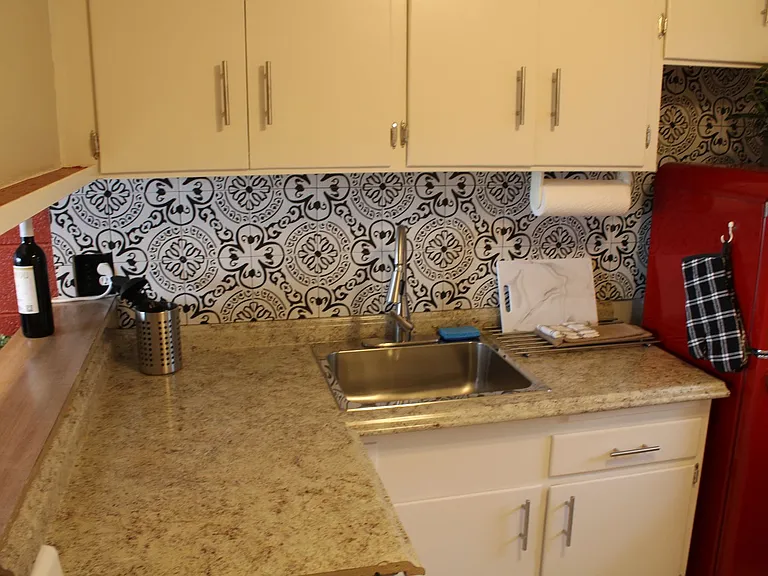 704 N Sanders St — Photo 6