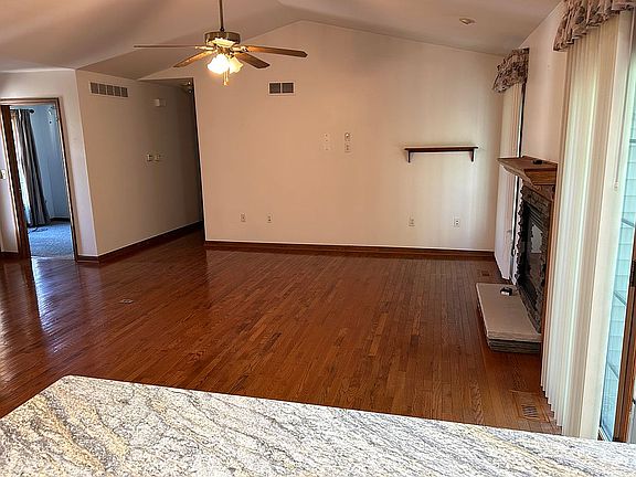 3rd image of 10410 Pinewood Dr
