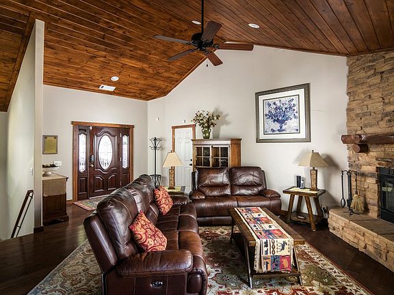 2nd image of 26407 Thunderbird Dr