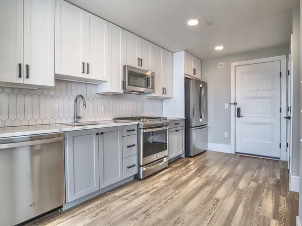 32 Oakland Avenue 1310 image 1 of 50