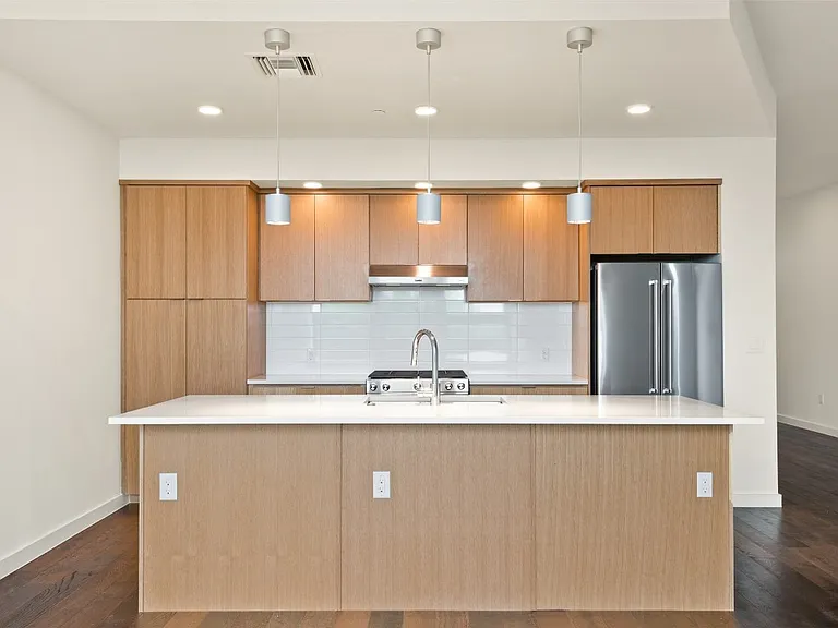 1322 E 12th St #407 — Photo 4