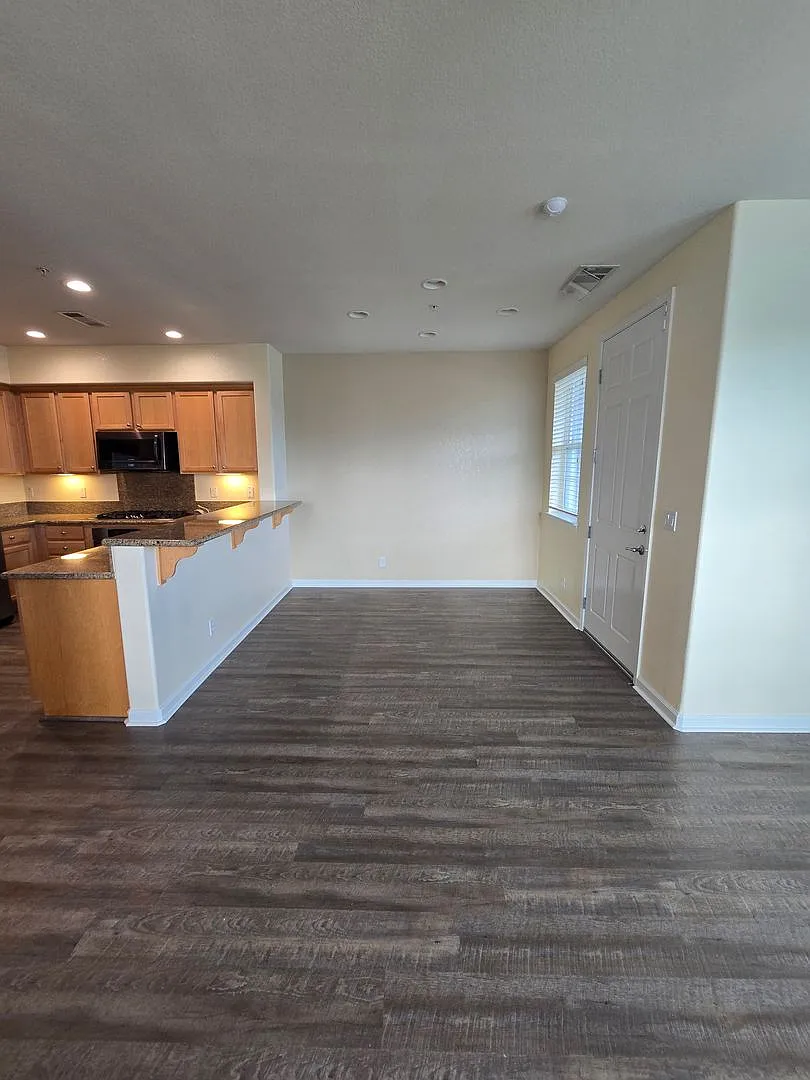 Beautifully Upgraded Tri level Home in Marina Bay in Richmond, CA — Photo 3