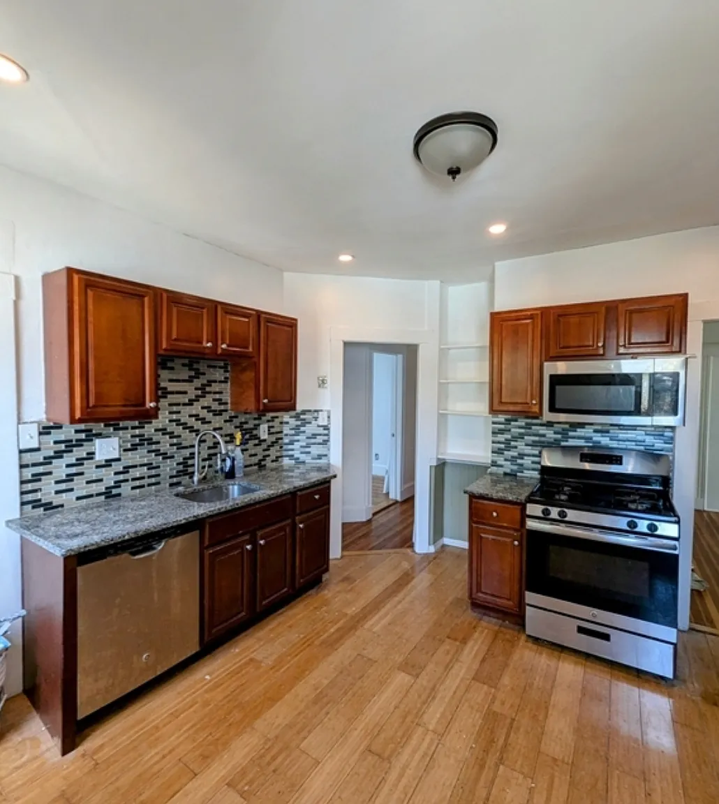 3 bed, $3,000 — Photo 1