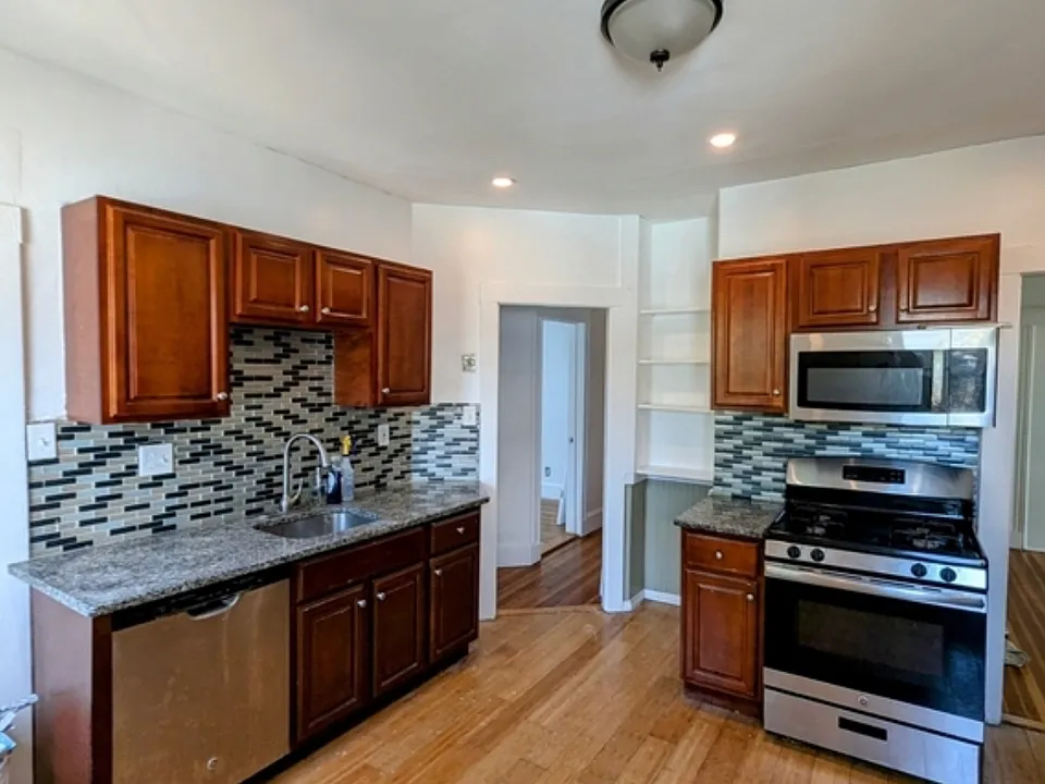 84 Bailey St #1