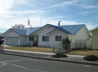 748 S E St, Lakeview, OR 97630