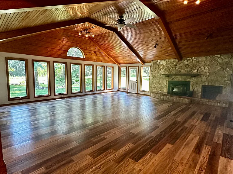 8100 E Mount Hope Rd — Photo 3