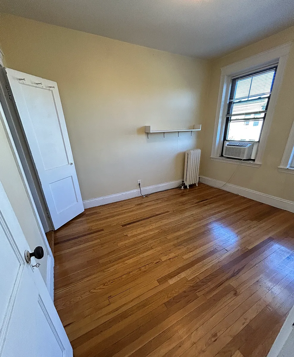 Building Photo - 39 Glenville Ave #15
