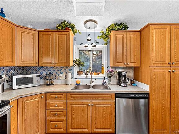 5th image of 10325 Lakeshore Rd #3