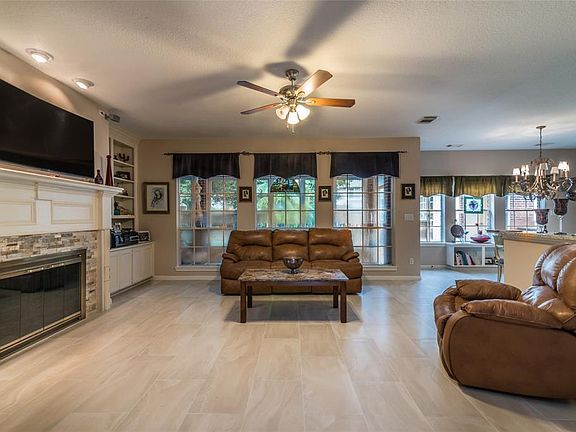 5th image of 1118 Live Oak Ln