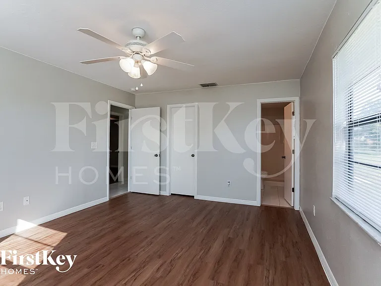 2603 NE 4th Ave — Photo 9