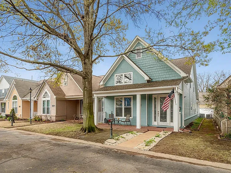 1201 Misty Isle Dr — Photo 1