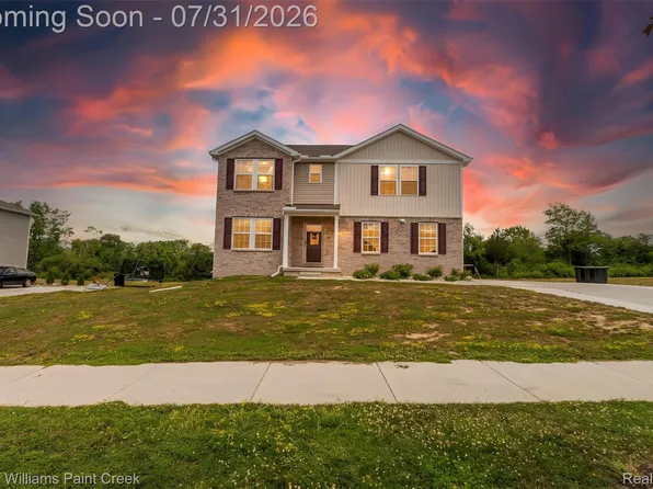 8353 N North Oaks Ct, Grand Blanc, MI 48439