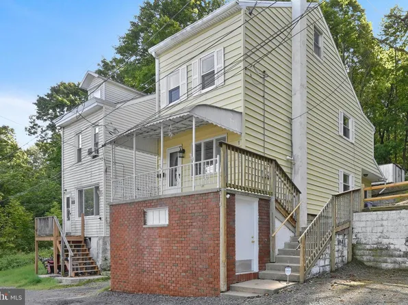 1023 W Schuylkill Ave, Pottsville, PA 17901