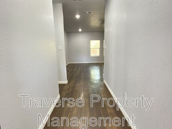 5th image of 4400 Green Acres Ct